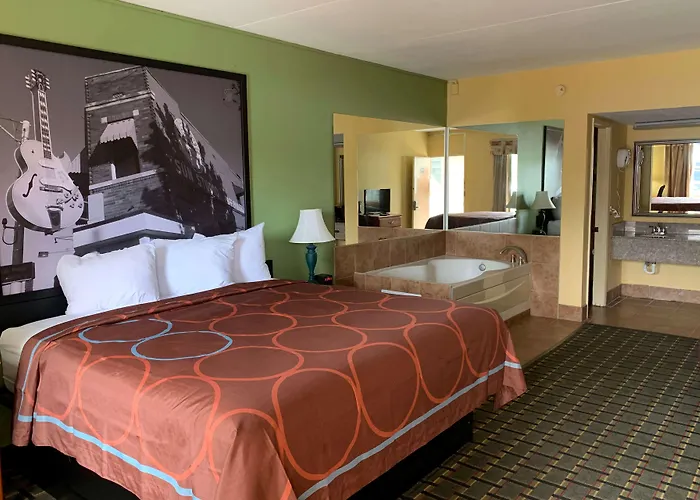 Super 8 By Wyndham Nashville Near Downtown / I-40